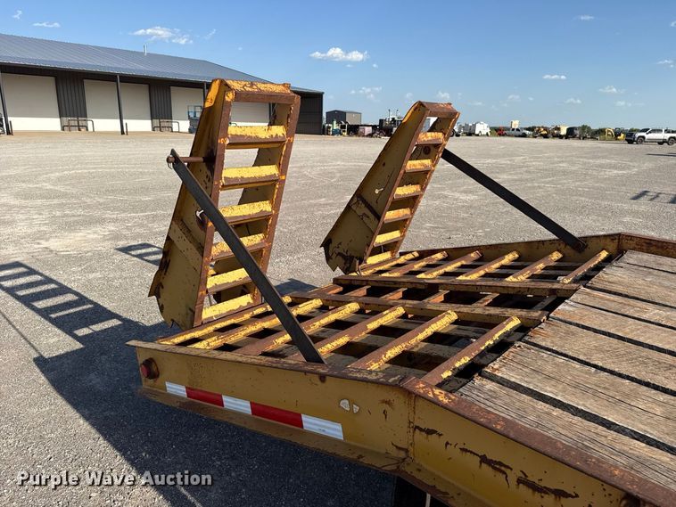 image for item EW8700 2000 Belshe DT-255 equipment trailer