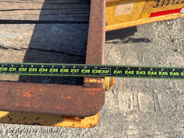 image for item EW8700 2000 Belshe DT-255 equipment trailer