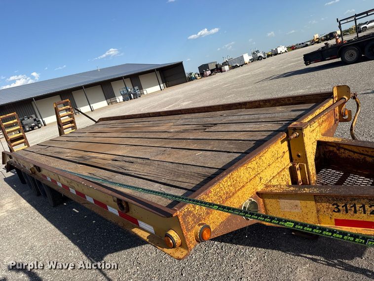 image for item EW8700 2000 Belshe DT-255 equipment trailer