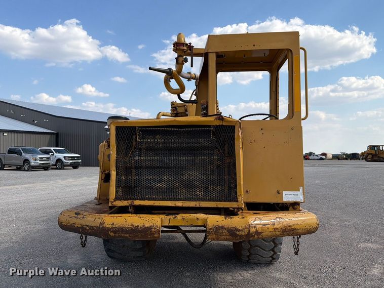 image for item EW8772 Caterpillar 613B water wagon