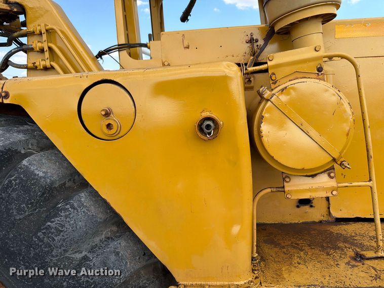 image for item EW8772 Caterpillar 613B water wagon