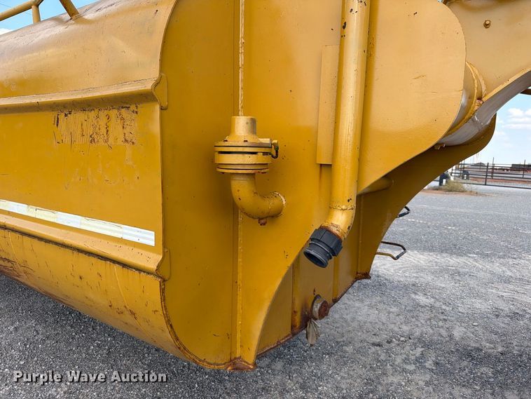 image for item EW8772 Caterpillar 613B water wagon