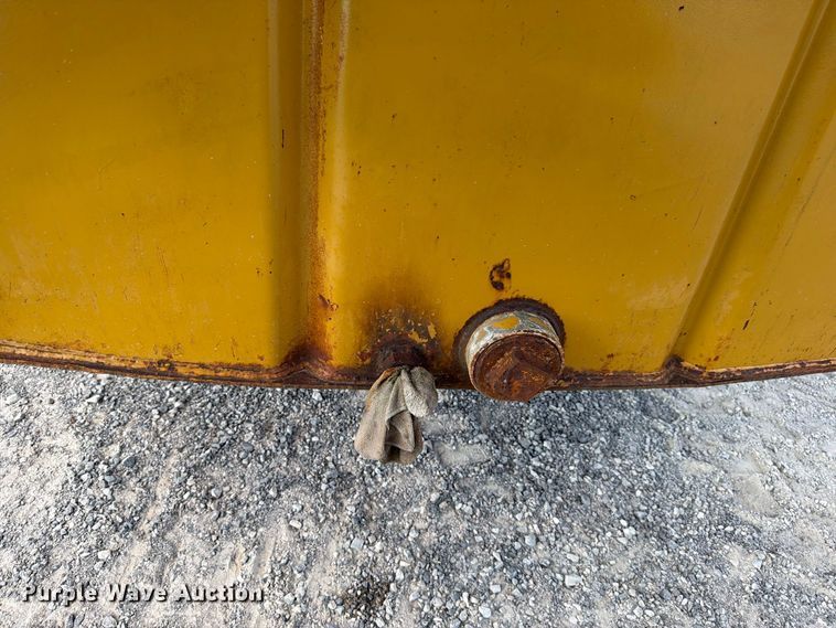 image for item EW8772 Caterpillar 613B water wagon