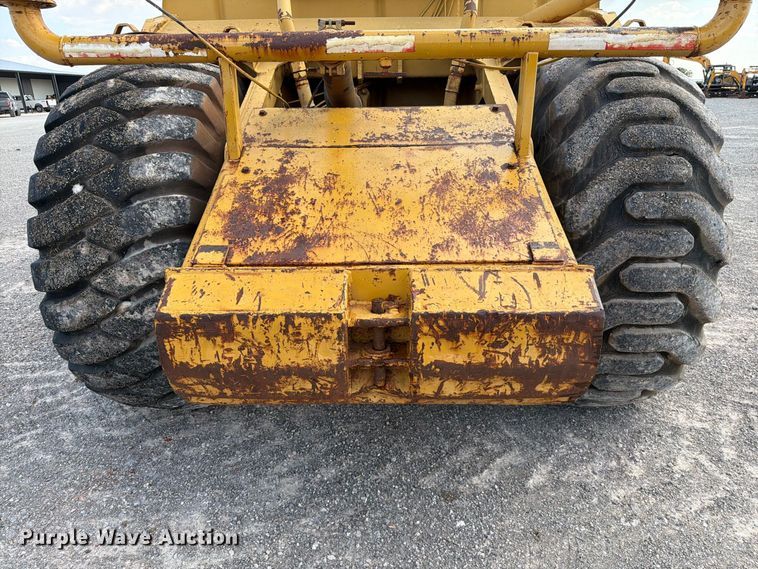 image for item EW8772 Caterpillar 613B water wagon