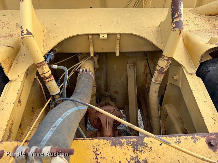 image for item EW8772 Caterpillar 613B water wagon
