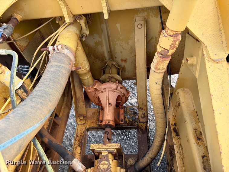 image for item EW8772 Caterpillar 613B water wagon
