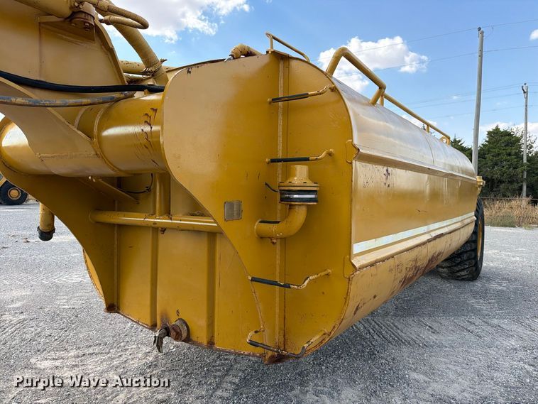 image for item EW8772 Caterpillar 613B water wagon