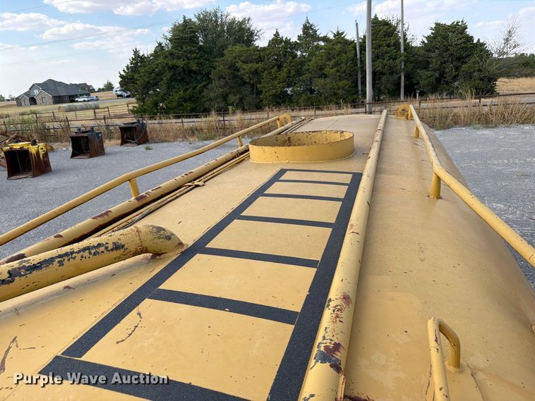 image for item EW8772 Caterpillar 613B water wagon