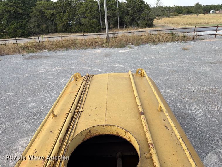 image for item EW8772 Caterpillar 613B water wagon