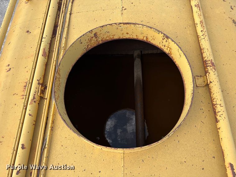 image for item EW8772 Caterpillar 613B water wagon