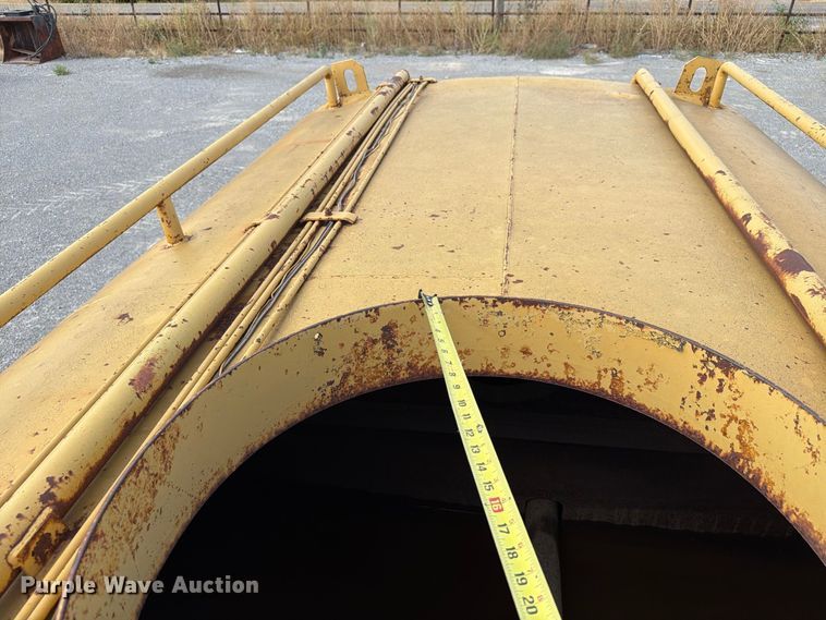 image for item EW8772 Caterpillar 613B water wagon