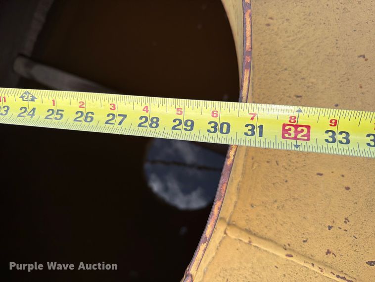 image for item EW8772 Caterpillar 613B water wagon