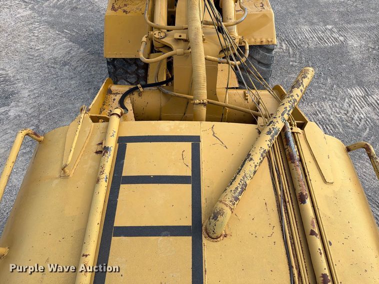 image for item EW8772 Caterpillar 613B water wagon