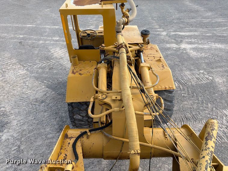 image for item EW8772 Caterpillar 613B water wagon
