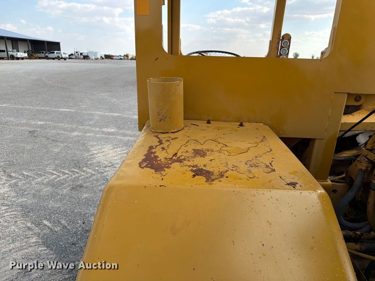 image for item EW8772 Caterpillar 613B water wagon