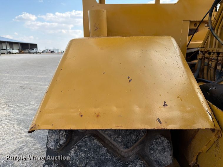 image for item EW8772 Caterpillar 613B water wagon
