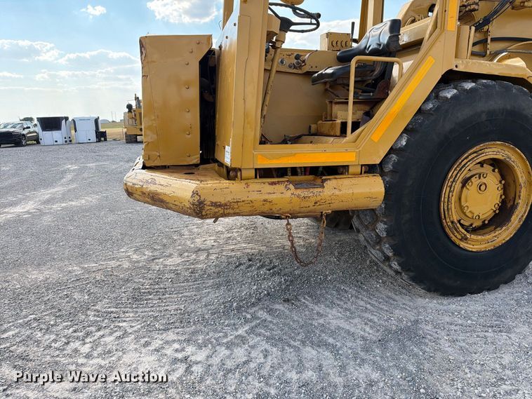 image for item EW8772 Caterpillar 613B water wagon