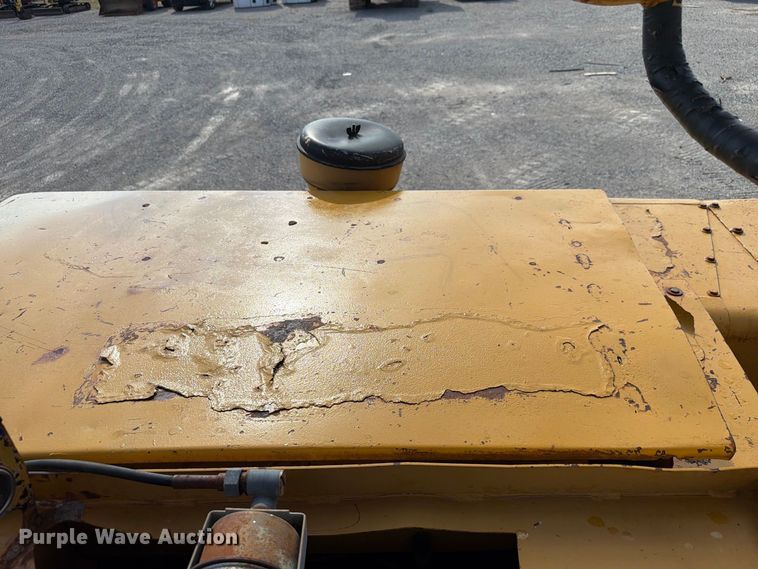 image for item EW8772 Caterpillar 613B water wagon