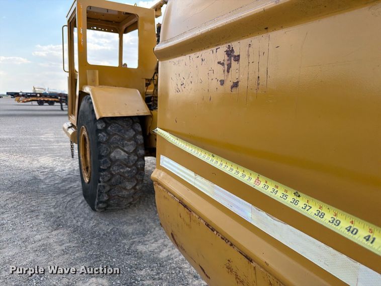 image for item EW8772 Caterpillar 613B water wagon