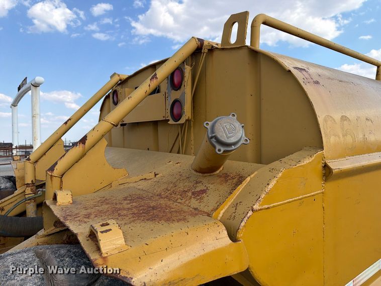 image for item EW8772 Caterpillar 613B water wagon