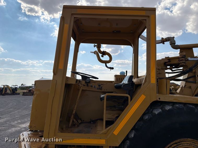 image for item EW8772 Caterpillar 613B water wagon