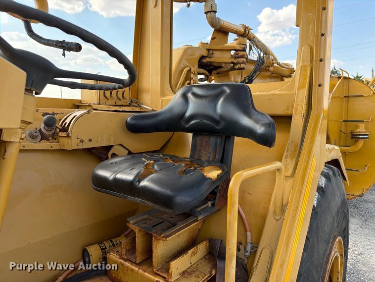 image for item EW8772 Caterpillar 613B water wagon