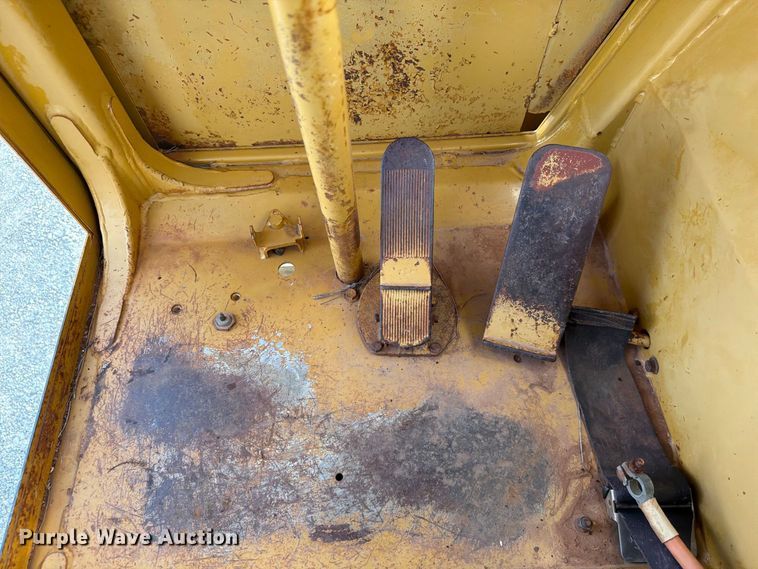 image for item EW8772 Caterpillar 613B water wagon