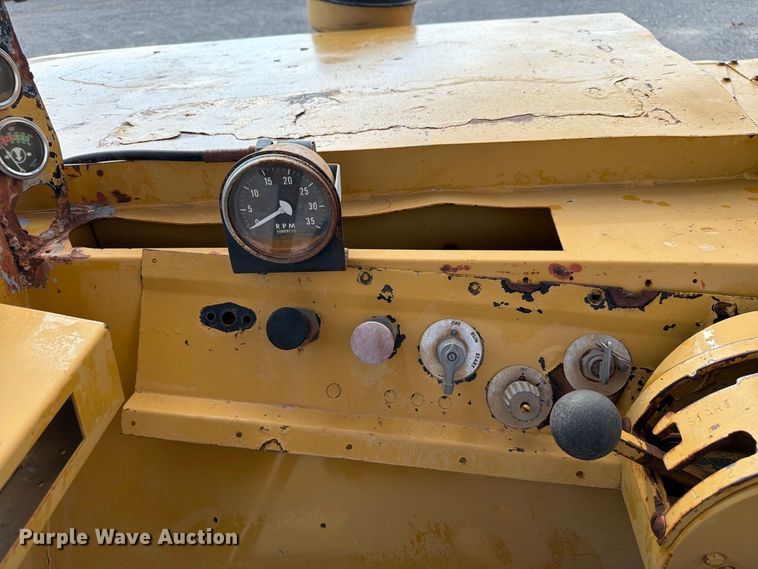 image for item EW8772 Caterpillar 613B water wagon