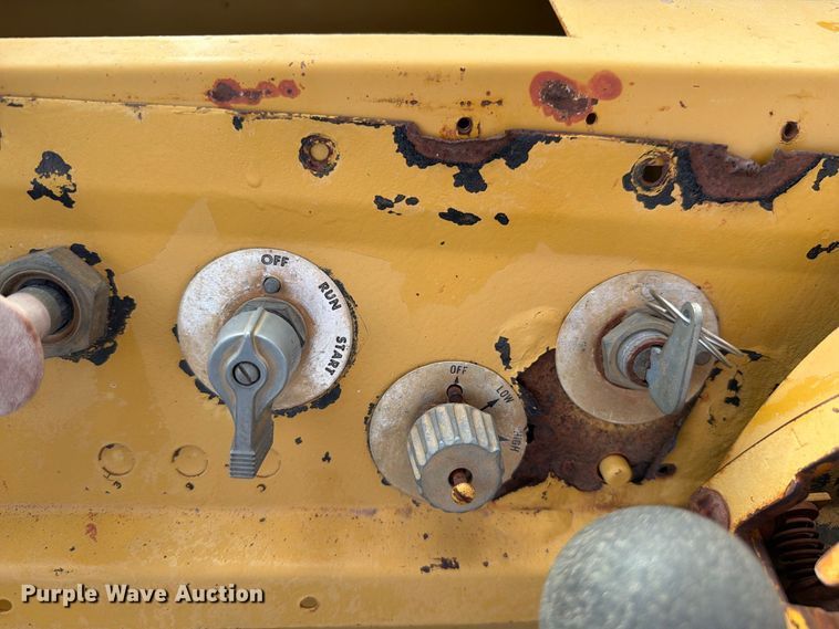 image for item EW8772 Caterpillar 613B water wagon