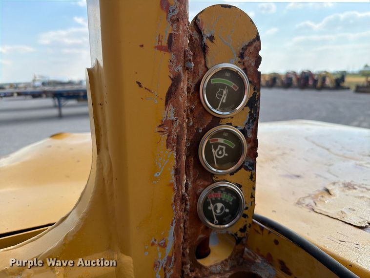 image for item EW8772 Caterpillar 613B water wagon