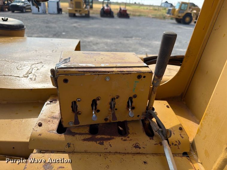 image for item EW8772 Caterpillar 613B water wagon