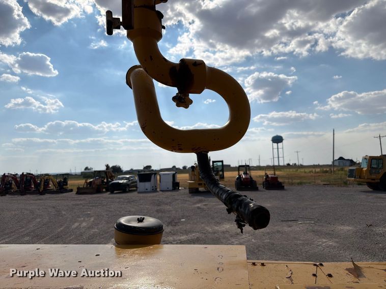 image for item EW8772 Caterpillar 613B water wagon