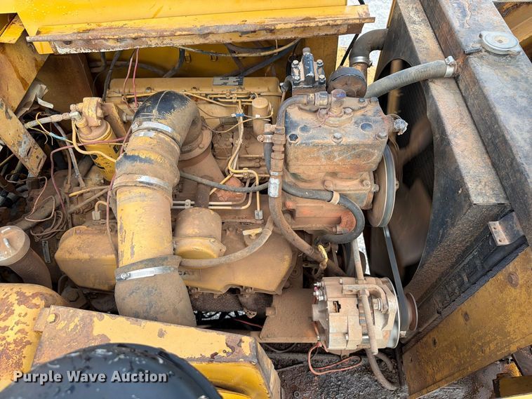 image for item EW8772 Caterpillar 613B water wagon