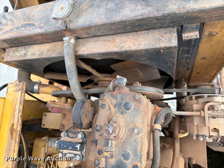 image for item EW8772 Caterpillar 613B water wagon