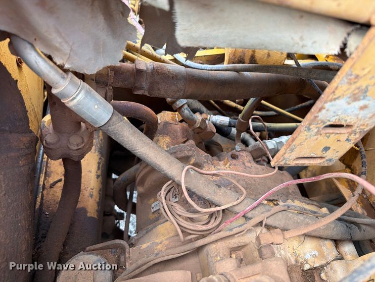 image for item EW8772 Caterpillar 613B water wagon