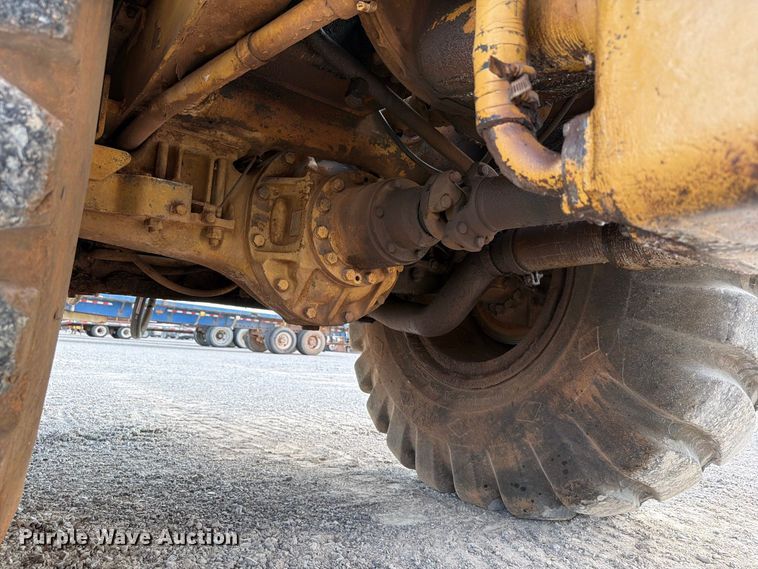 image for item EW8772 Caterpillar 613B water wagon