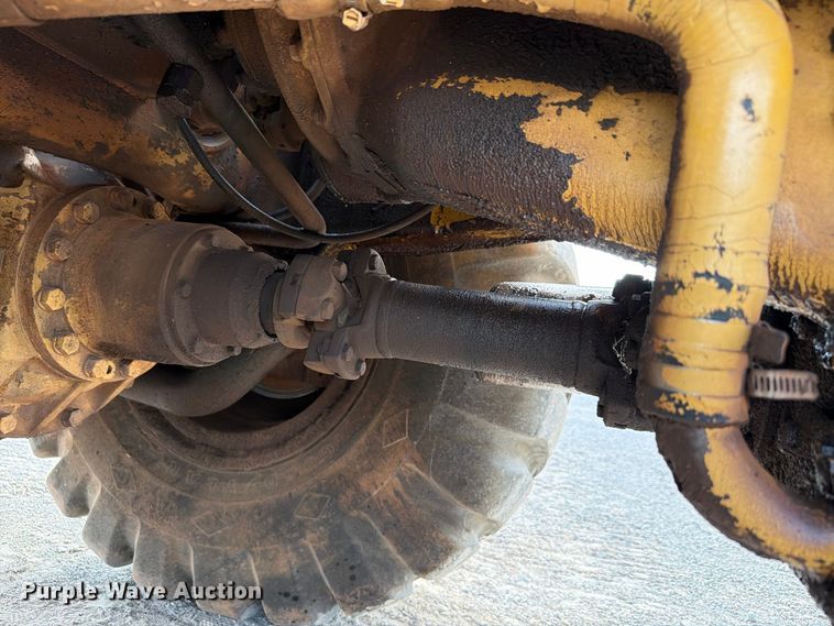 image for item EW8772 Caterpillar 613B water wagon