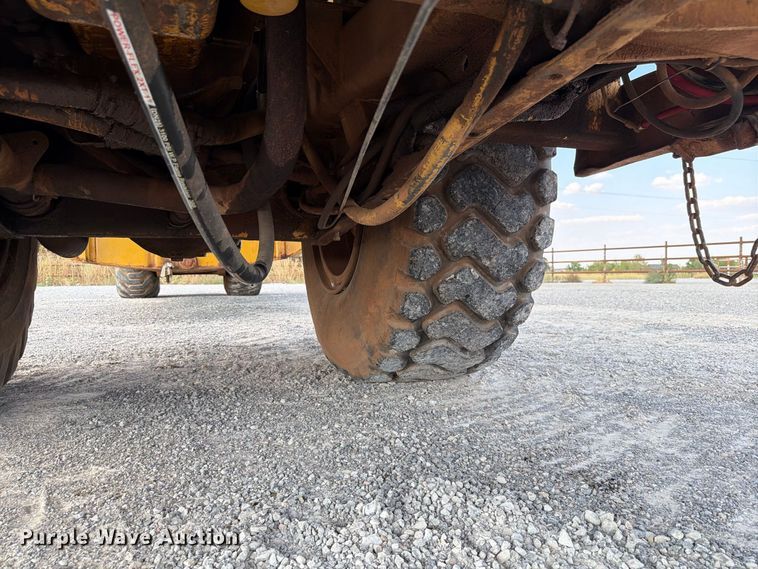 image for item EW8772 Caterpillar 613B water wagon
