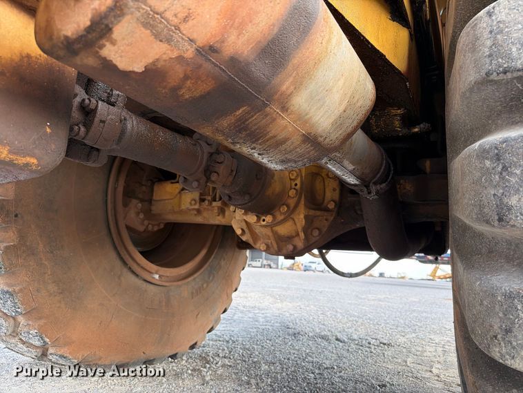 image for item EW8772 Caterpillar 613B water wagon