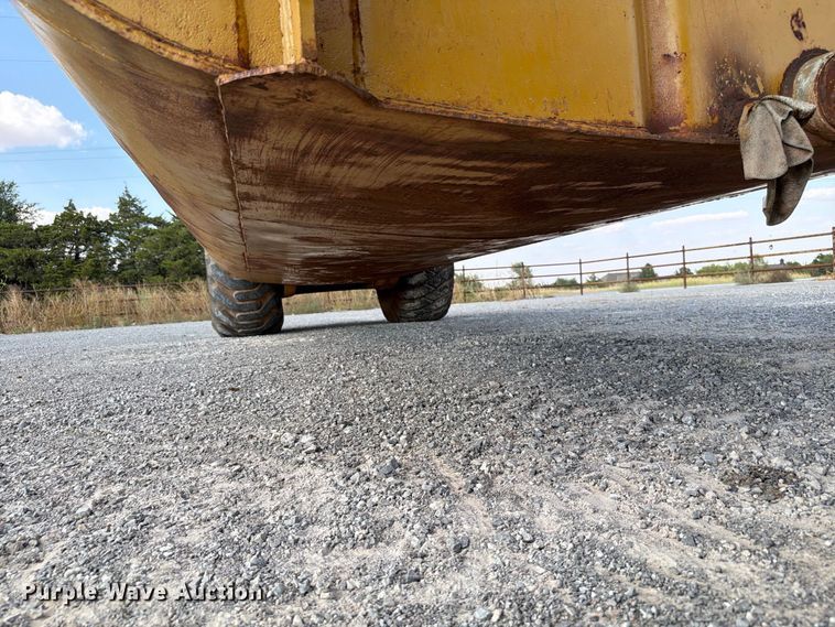 image for item EW8772 Caterpillar 613B water wagon