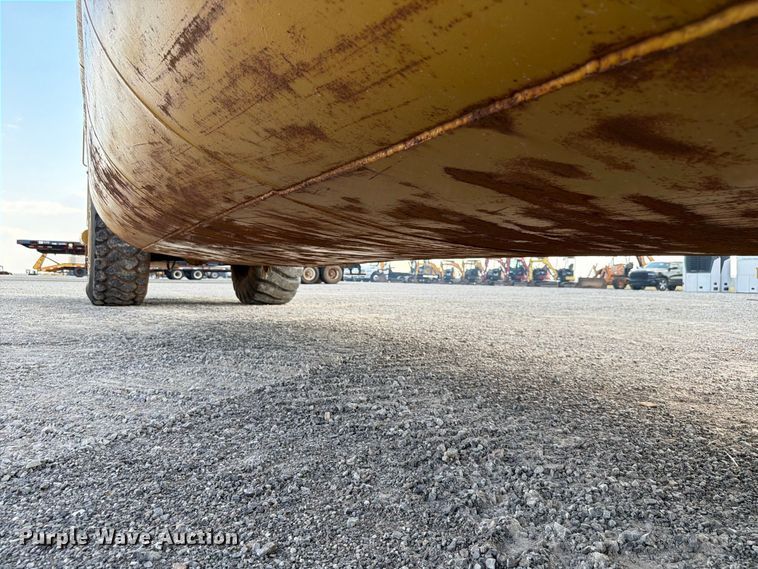 image for item EW8772 Caterpillar 613B water wagon