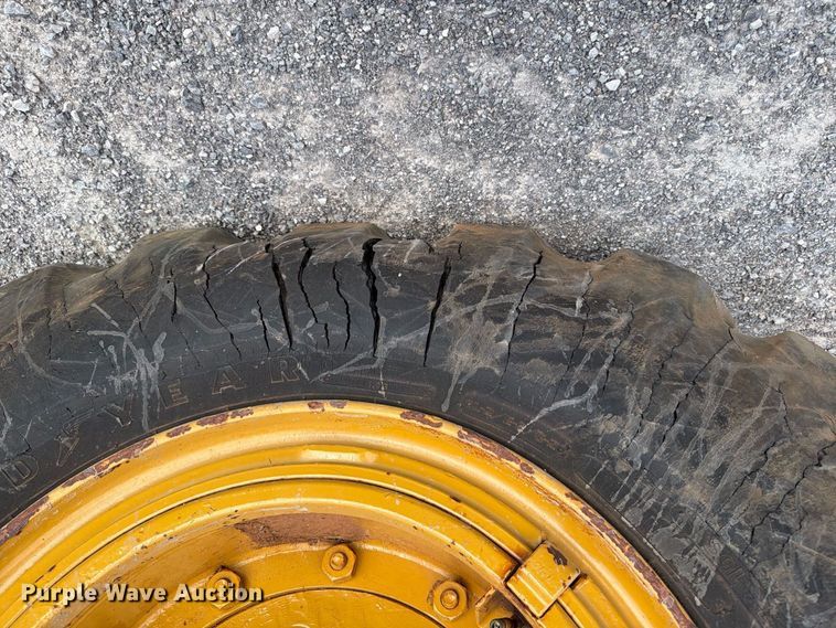 image for item EW8772 Caterpillar 613B water wagon