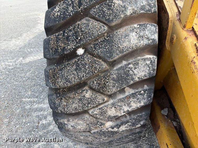 image for item EW8772 Caterpillar 613B water wagon