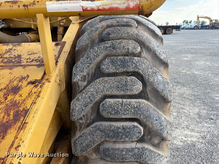 image for item EW8772 Caterpillar 613B water wagon