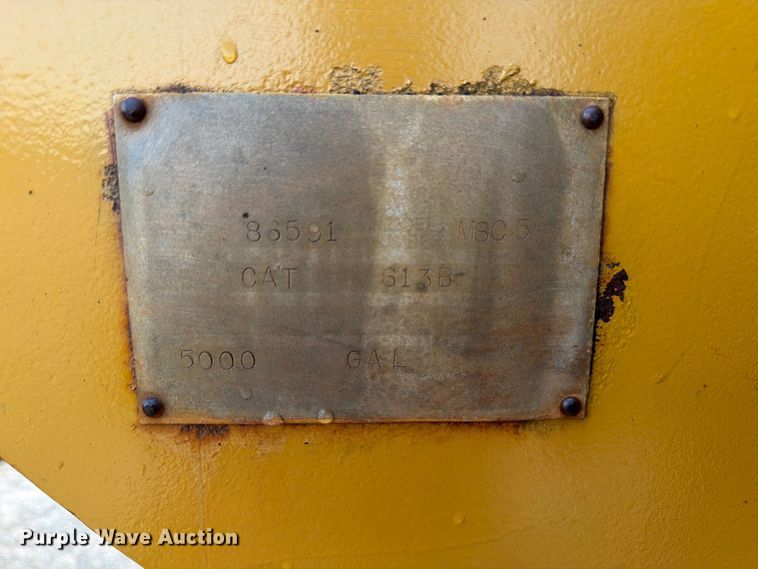image for item EW8772 Caterpillar 613B water wagon