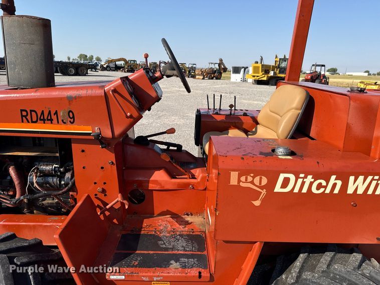 image for item EW8774 1995 Ditch Witch 5110DD trencher