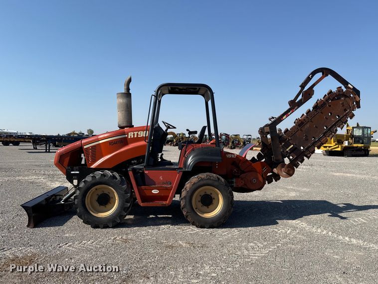 image for item EW8775 2002 Ditch Witch RT90H trencher