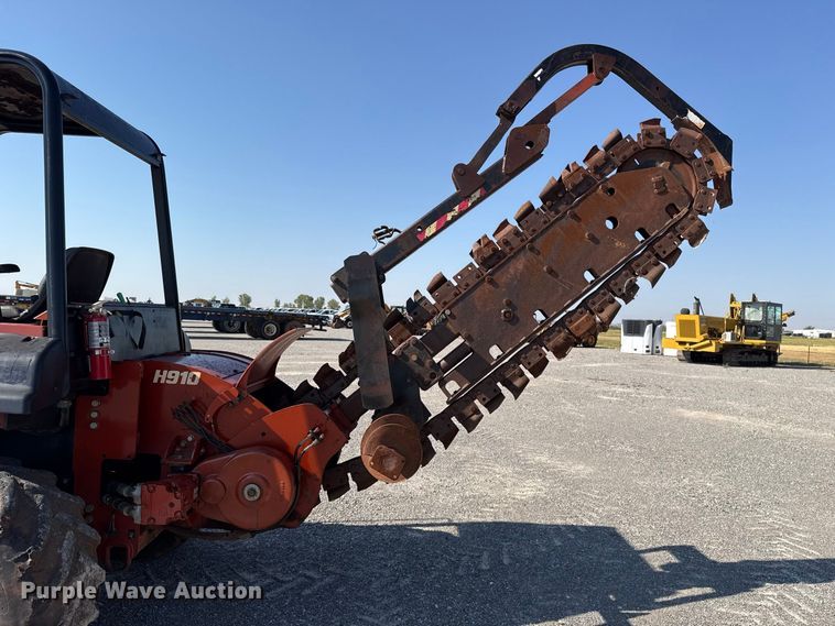 image for item EW8775 2002 Ditch Witch RT90H trencher