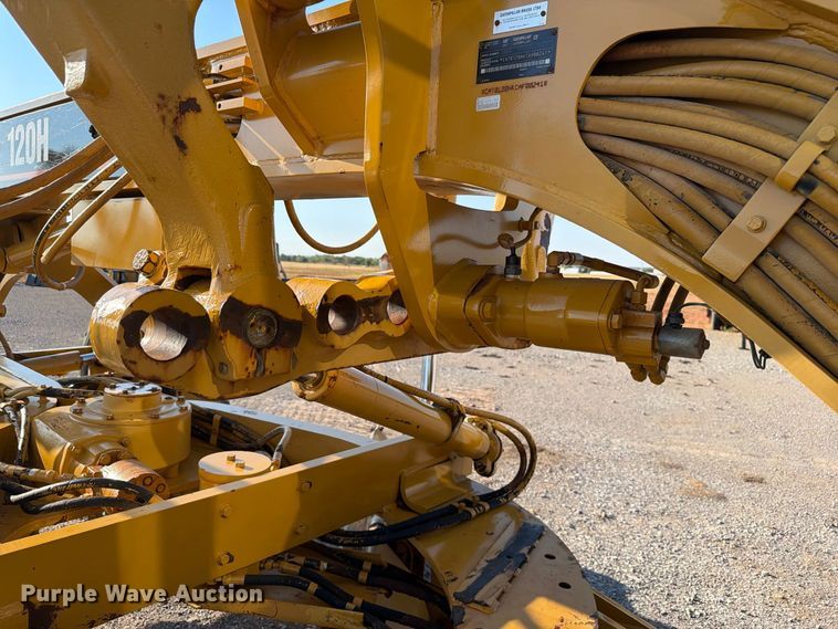 image for item EW8794 2003 Caterpillar 120H motor grader