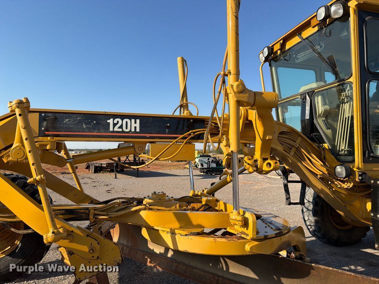 image for item EW8794 2003 Caterpillar 120H motor grader
